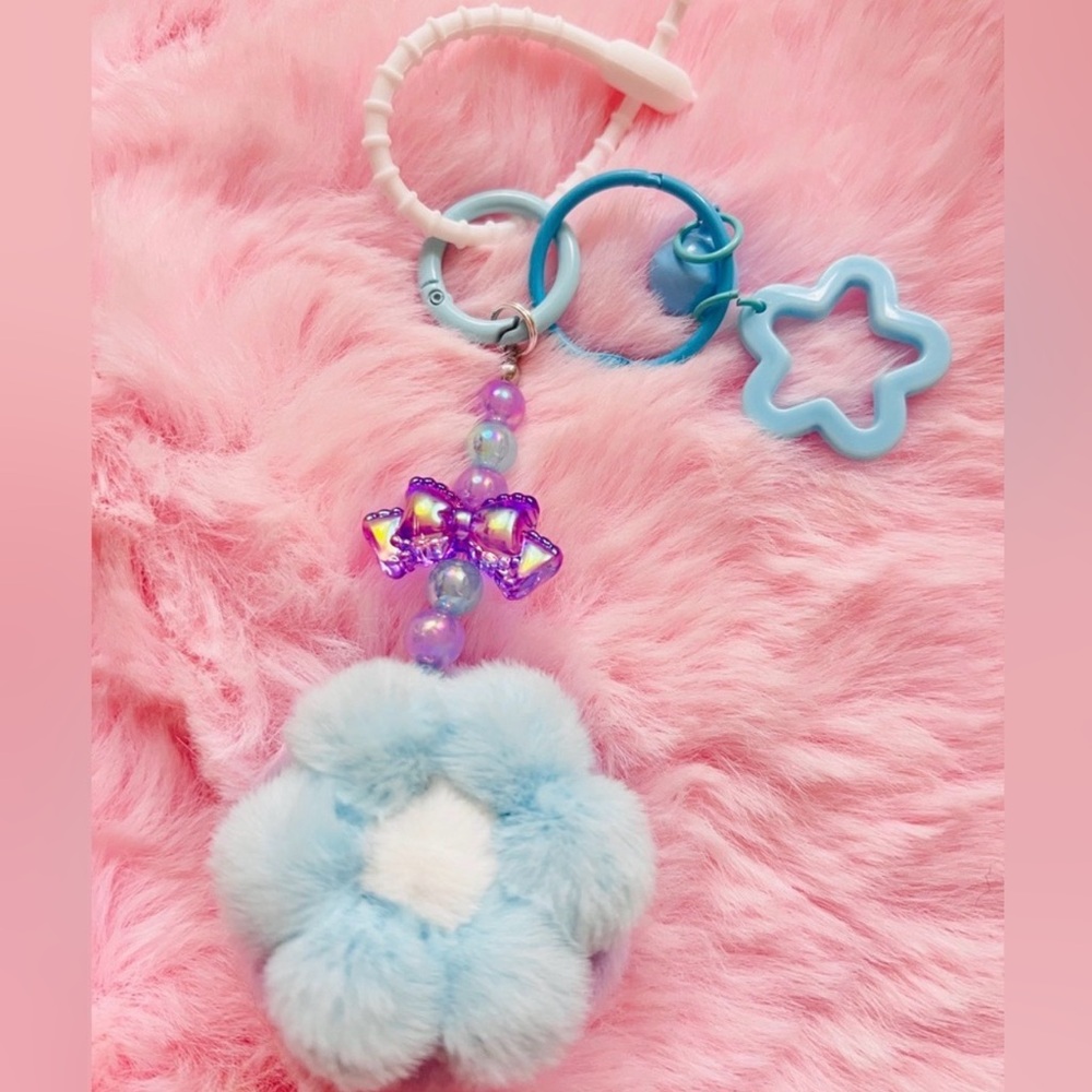🌸Fluffy Blue Flower Bag/Phone Charm,Keychain